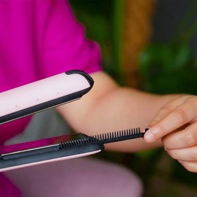 Ψηφιακή Πρέσα Μαλλιών Με Ατμό & Πλάκες Τιτανίου 230˚C