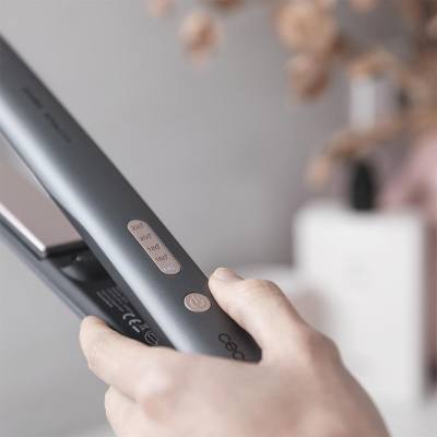 Ψηφιακή Πρέσα Μαλλιών με Πλάκες από Επίστρωση Τιτανίου 220˚C