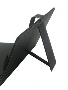 LAMTECH BLACK UNIVERSAL 10.1'-10.4' TABLET CASE WITH GR KEYBOARD & 3 USB TIPS