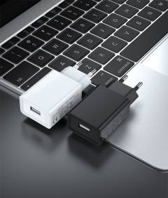 LAMTECH USB TRAVEL CHARGER 2,1A BLACK