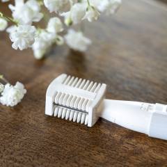 ADLER EYEBROWN TRIMMER WHITE