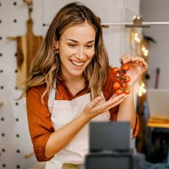 EASYPIX V64 FLIP WIFI DIGITAL CAMERA WITH FLIP SCREEN